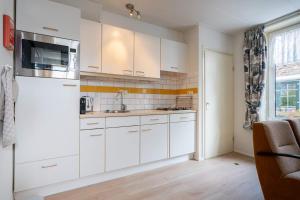 Holiday home on the village square in Aagtekerke - Dorpsplein 25