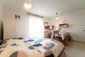 Le Bellevue, 50m lac, piscine, parking, wifi, baignade surveillée