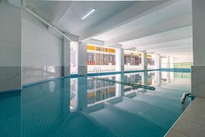 1-Min to Junction Mall, Pool, Gym, Power Backup