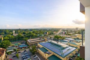 1-Min to Junction Mall, Pool, Gym, Power Backup