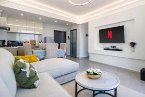 1-Min to Junction Mall, Pool, Gym, Power Backup