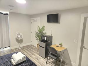 Cozy Newly Built Room