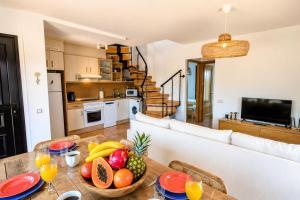 Casa pez OASIS slow life con piscina y terraza