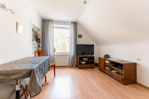 Beniowskiego Standard Apartment by BookingHost