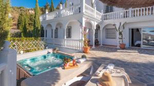 Villa El Arco Iris de la Montana Sayalonga by Ruralidays
