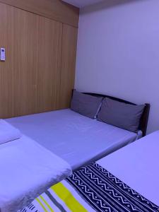 SD staycation Shell Residences facing moa complex