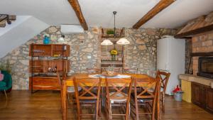 Beautiful Stone House Obrs with indoor pool