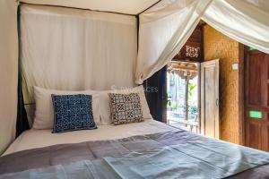 Kayu Beach Villa by TwoSpaces, Nusa Dua Beach