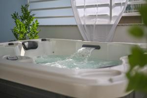 Romantic beach house with jacuzzi
