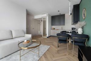 Eleganckie Apartamenty Blisko Tężni Solankowych z Balkonem i Klimatyzacją by Renters Prestige