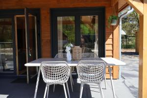Luxe houten wellness boshuisje met Yoga en Spa - Sereno