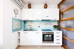GuestHost - Bright Apartment with garden