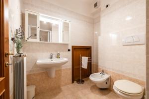 GuestHost - Bright Apartment with garden