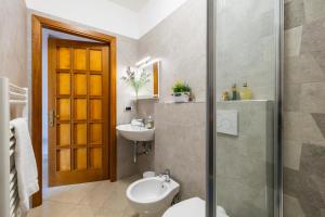 GuestHost - Bright Apartment with garden