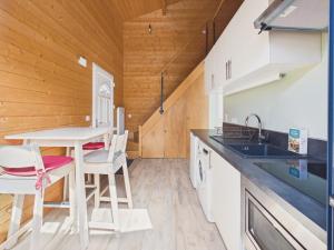 Chalet 700m de la mer, ideal 2 adultes 2 enfants