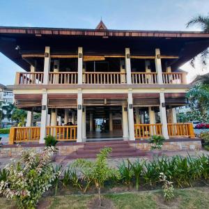 Condo one oasis 2 bedrooms with parking - near SM Ecoland