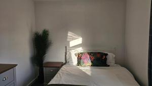 3-Bed House in Newcastle under Lyme free parking