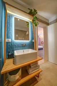 CampoBASE Rooms & Suites