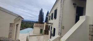 Lithos Courtyard