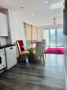 6-7 BRs Lovely Property to Stay with Parking