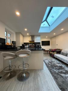 6-7 BRs Lovely Property to Stay with Parking