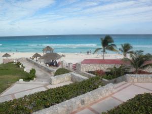 Cancun Beach ApartHotel by Solymar