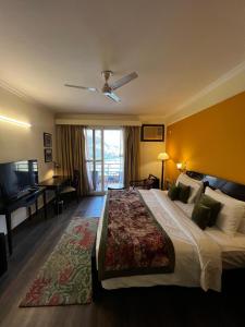 ALOHA ON SACRED GANGES 2BHK Premium Ganga View Apartment with Infinity Pool