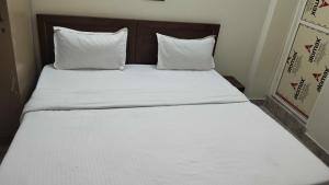 Hotel O Sector 27 Noida Formerly Hans Residency
