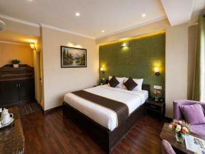 Hotel Aachman Regency with Rooftop Terrace