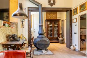 Otomo, Garden Home with Private Parking