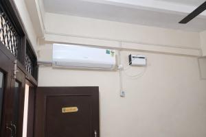 RADHA RANI HOMESTAY NEAR Bake Bihari Mandir