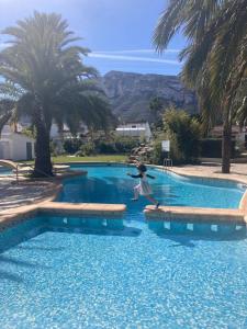 House with pool, parking, close to the beach
