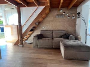 House with pool, parking, close to the beach