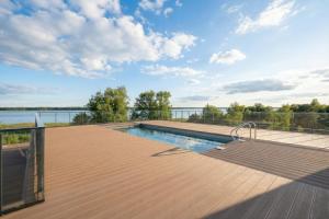 Klimatyzowane Apartamenty Art Lake w Mielnie z Parkingiem i Basenem by Noclegi Renters