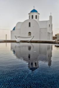 SANTORINI GRAND LUXURY VILLAS