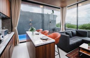 Modern 2BR Private Pool Villa with Rooftop-Nusa Dua
