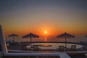 SANTORINI GRAND LUXURY VILLAS