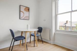 Bright & Cozy 1-Bed Top Floor Flat in West London