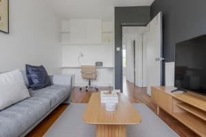 Bright & Cozy 1-Bed Top Floor Flat in West London