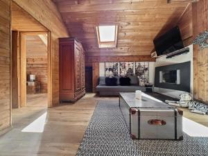 Paradise View - 5 BR Gstaad Paradise View Chalet with Outdoor Jacuzzi