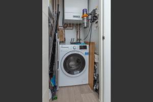 New! 1 Bed Flat near Central London with Terrace