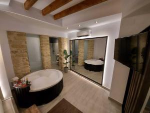 Deluxe studio with Jacuzzi