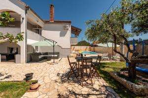 Villa Ariane with pool