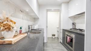 Waterloo 2BR 2BA Pool, Parking, Near Green Sq