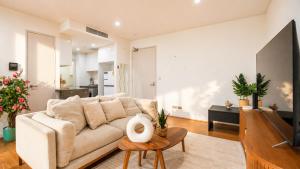 Waterloo 2BR 2BA Pool, Parking, Near Green Sq