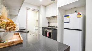 Waterloo 2BR 2BA Pool, Parking, Near Green Sq