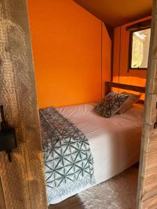 Éco-lodge, tente au cœur dune forêt nourricière