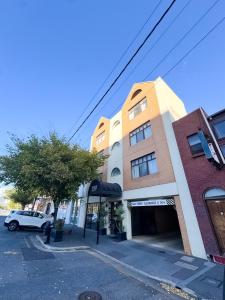 ensuite studio at gouger st 106