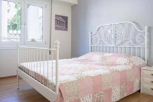 Lovely 1 Bd Apt with Balcony 10 min from Acropolis