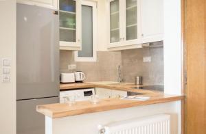 Lovely 1 Bd Apt with Balcony 10 min from Acropolis
